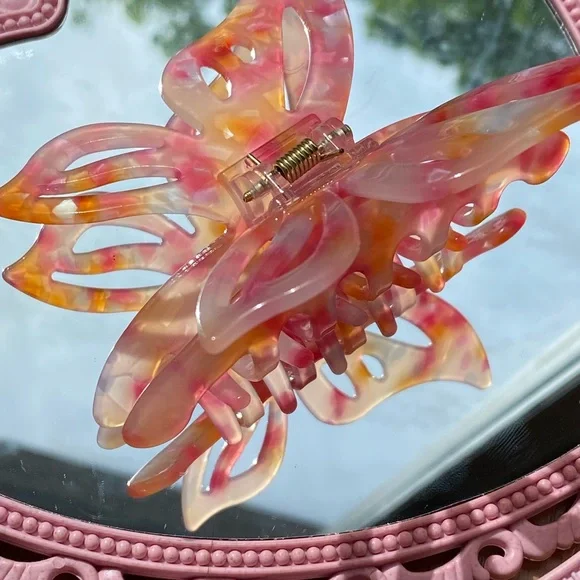 Pink Butterfly-Shaped Hair Clip - Picture 7 of 8